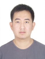 于龙 照片