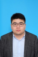 梁琦 照片