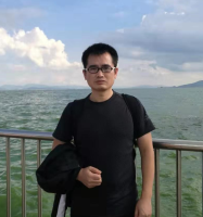 彭小龙 照片