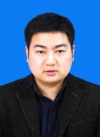 潘毅 照片