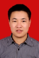 唐启立 照片