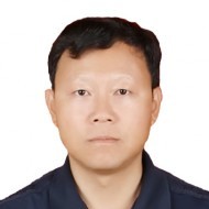 咸成吉 照片