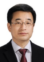 王辰 照片