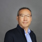 何一鸣 照片