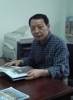 何陵辉 照片