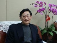 何力 照片