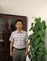 孔明东 照片