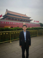 雷经发 照片