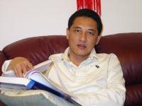 李尹雄 照片