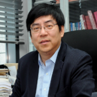 吕龙 照片