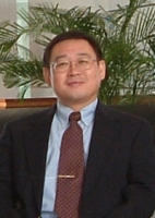 梁秉文 照片