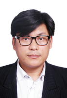 杨真 照片