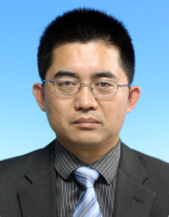 岳中文 照片