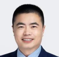 高健 照片