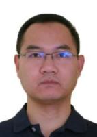 李彦 照片