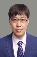 李亮 照片