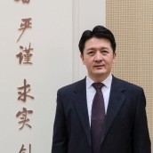 吴明铂 照片