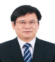 查 明 照片