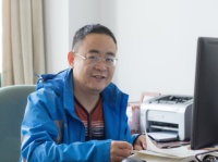 王照亮 照片