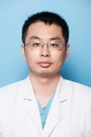 王德 照片