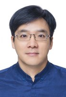 陈 征 照片