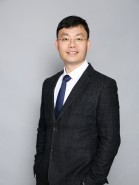 龚行楚 照片