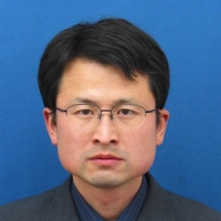 何闻 照片