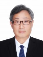 鲁兴萌 照片