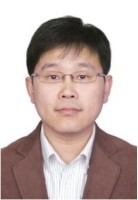 张毅 照片