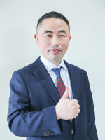 洪俊 照片
