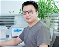 刘万鹏 照片