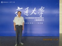 尹炳龙 照片
