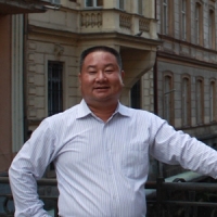 偶国富 照片