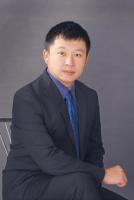 梁鹏 照片