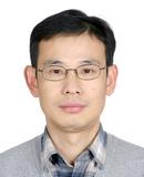 李震 照片
