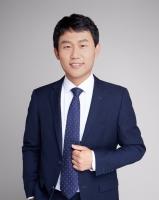 国巍 照片
