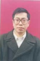 易有根 照片