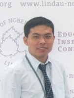 杨中见 照片