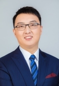 梁垚 照片
