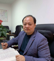 汤华 照片