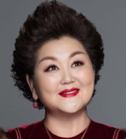 乌日娜 照片
