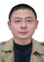 董亮 照片