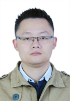 刘亮 照片