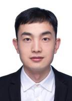 岳彩通 照片