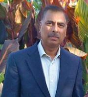 Kaushik, Azad K. 照片