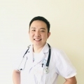 单伟 照片
