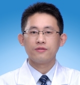 何强 照片