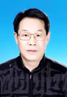何世龙 照片