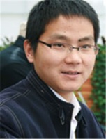 周育 照片