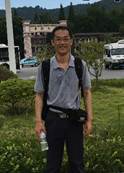 李东 照片
